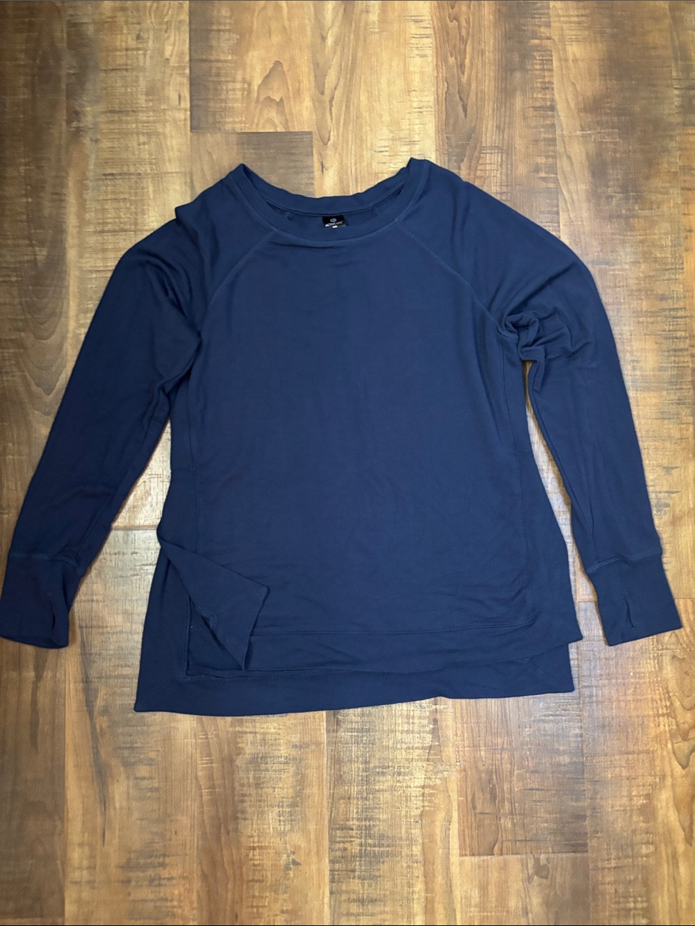 Active life Women's Navy crewneck Long-Sleeve Pullover Top size Medium thumbhole